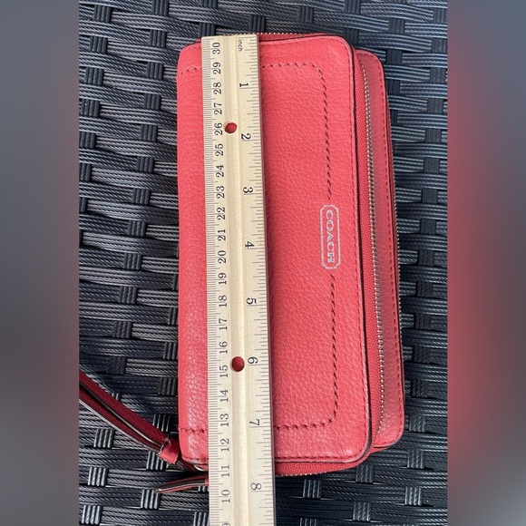 COACH WALLET,Coach Orange Leather Wristlet. - Picture 12 of 13